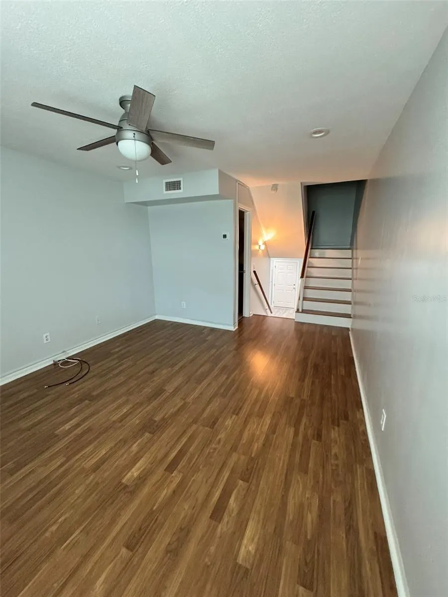 4517 W LA VILLA LN