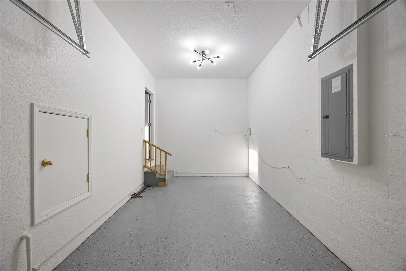 2420 E IDA ST