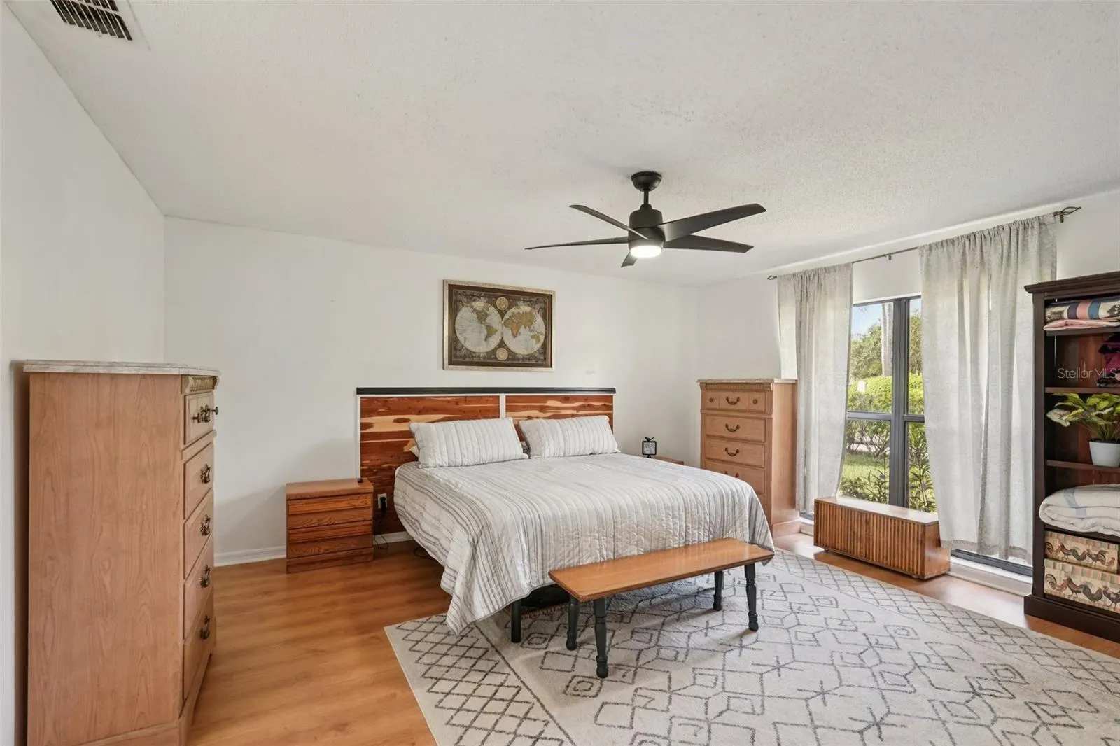 1604 LELAND DR