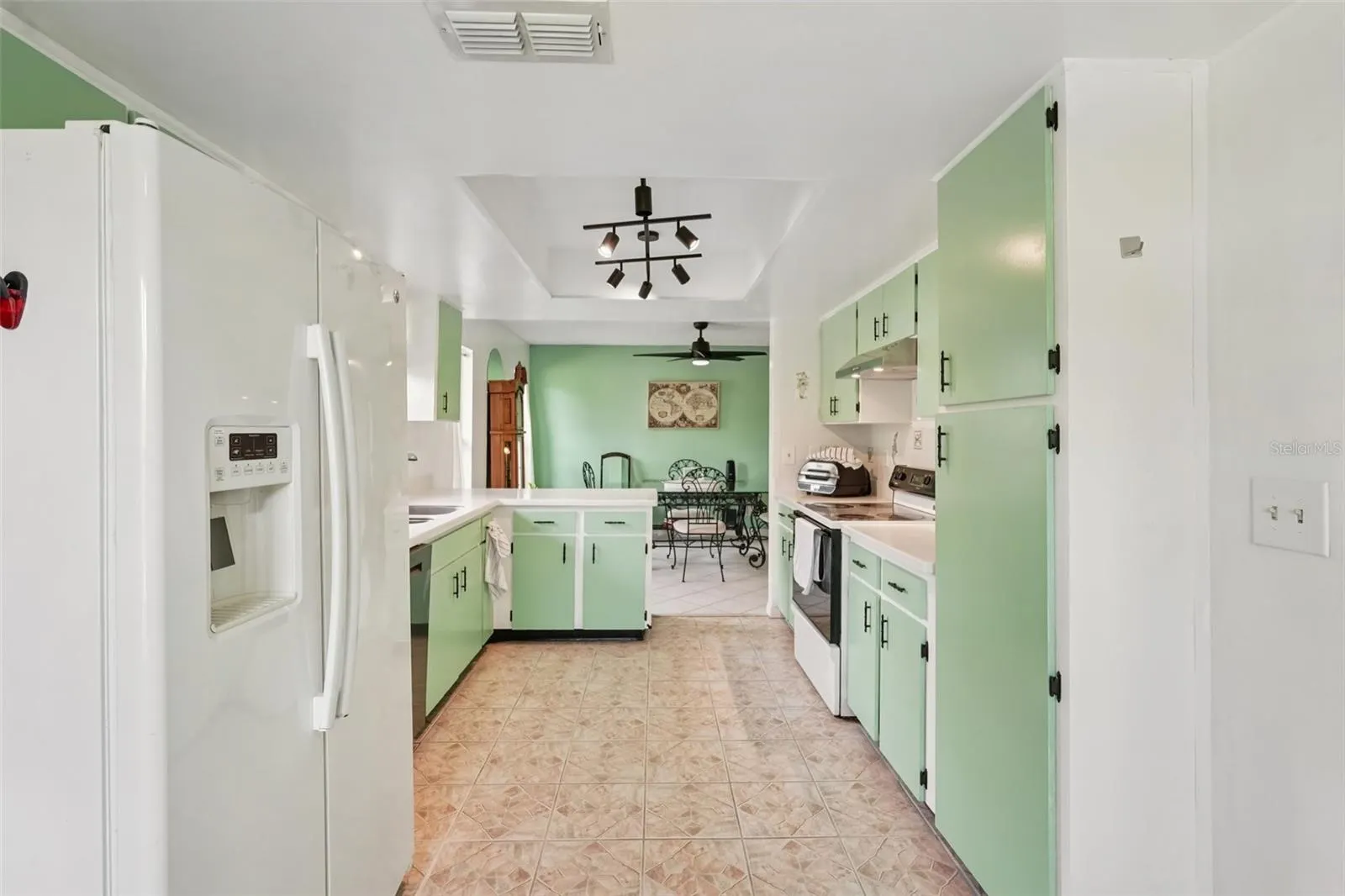 1604 LELAND DR