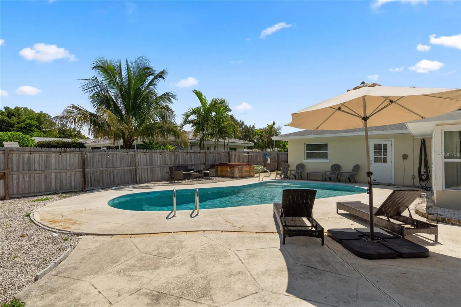2979 DEL RIO DR