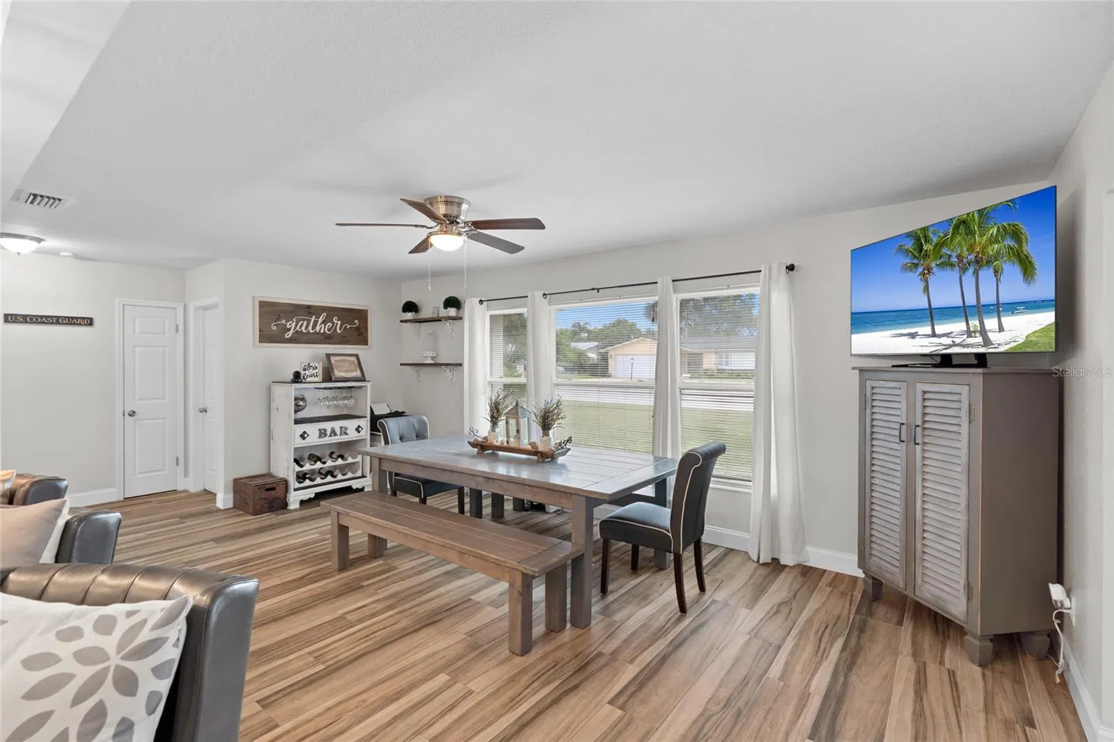 2979 DEL RIO DR