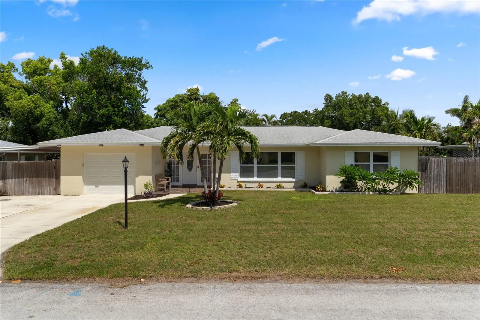 2979 DEL RIO DR