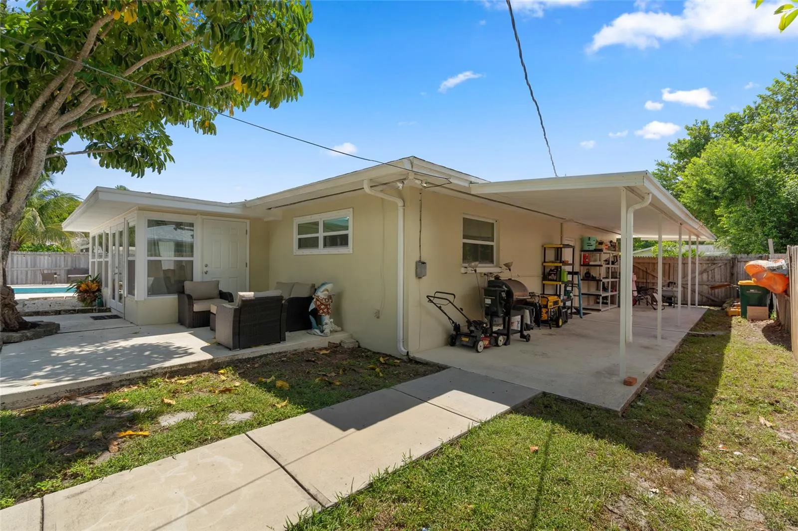 2979 DEL RIO DR