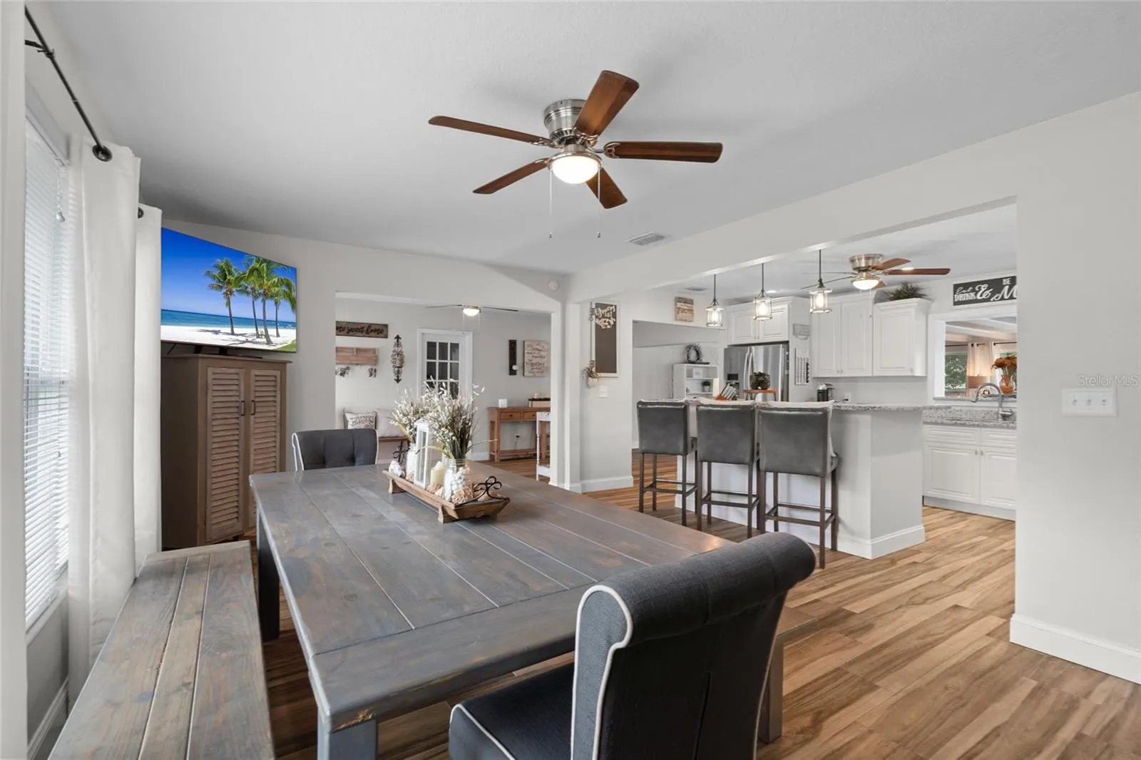 2979 DEL RIO DR
