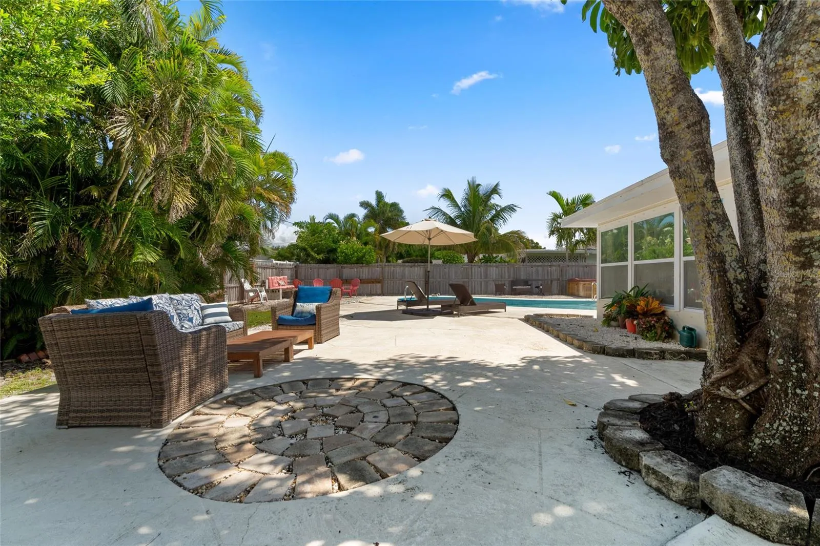 2979 DEL RIO DR