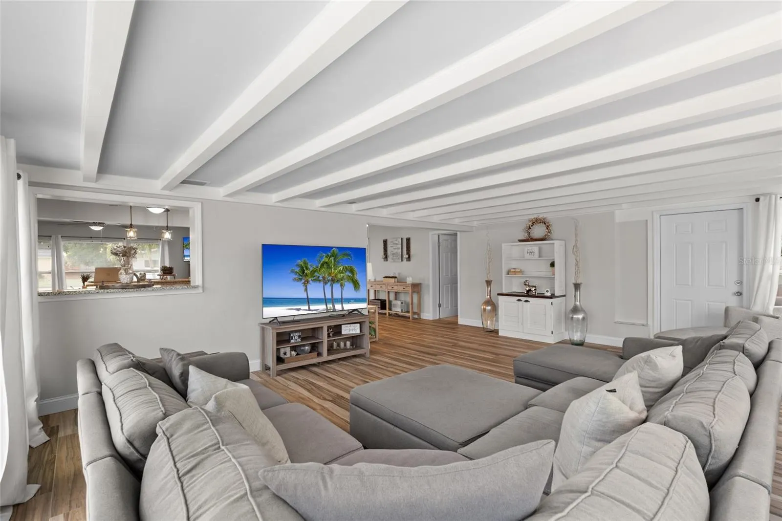 2979 DEL RIO DR