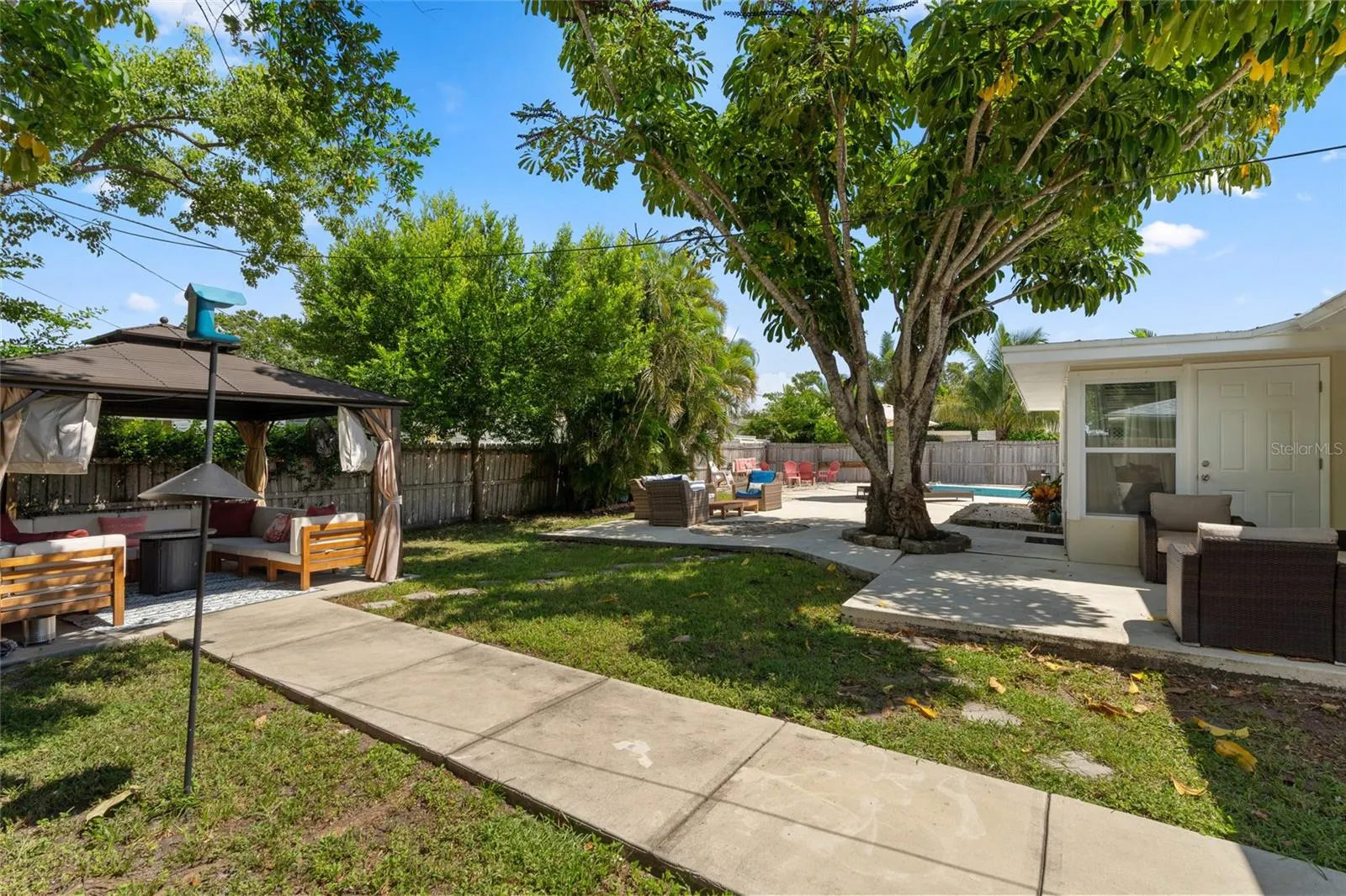 2979 DEL RIO DR