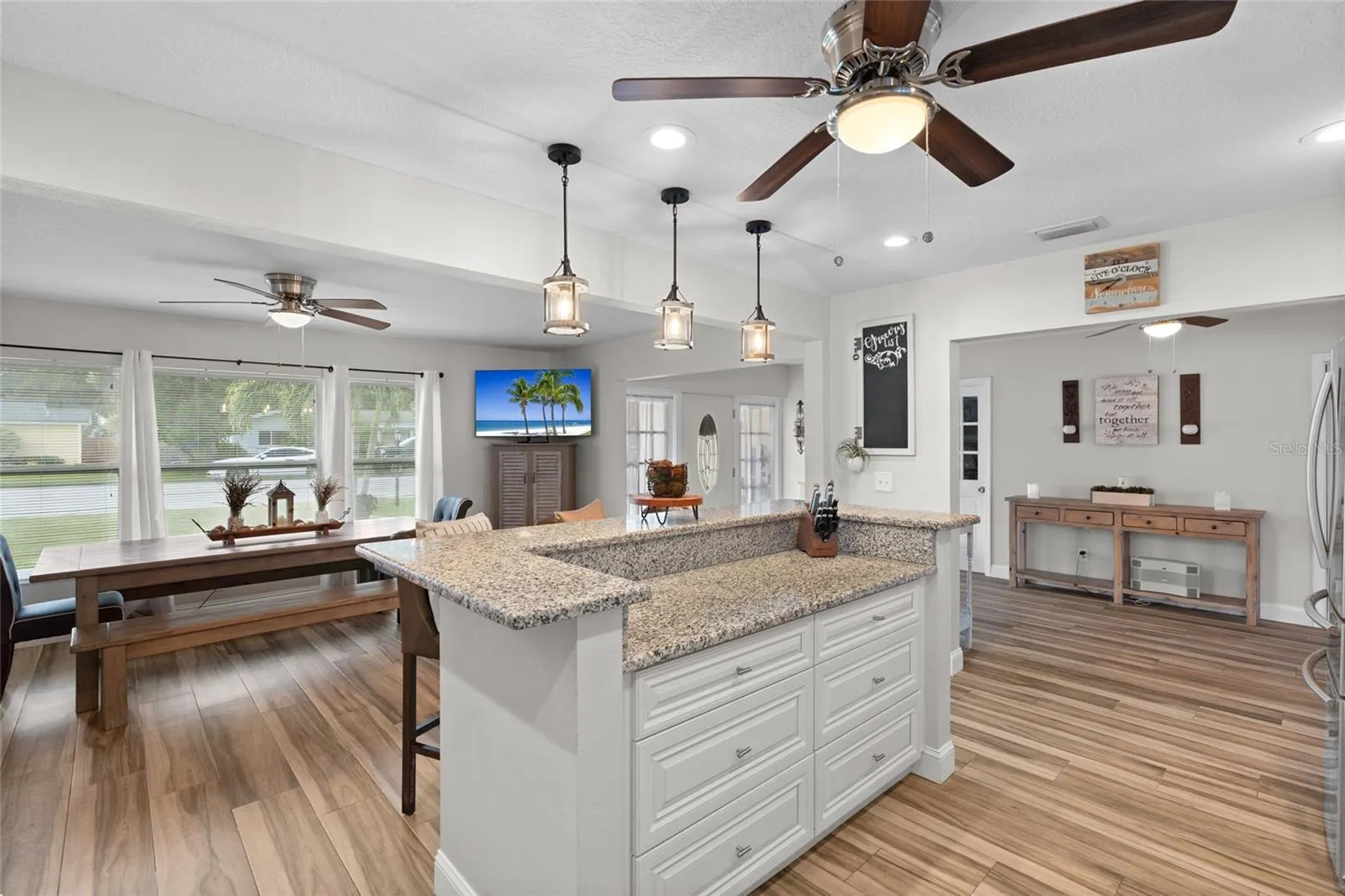 2979 DEL RIO DR