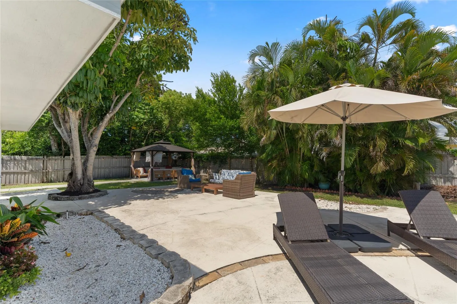 2979 DEL RIO DR