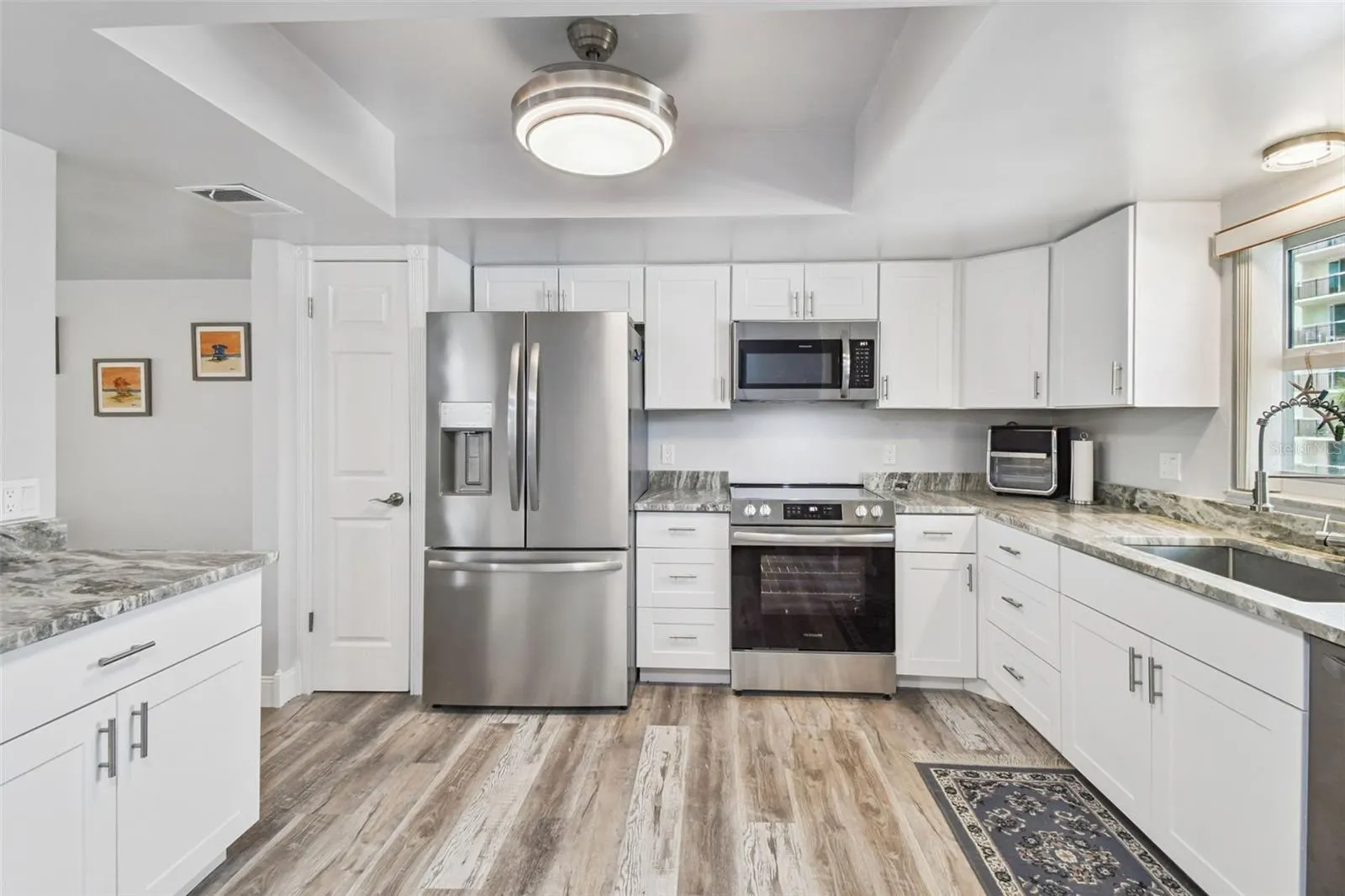 8 GLENCOE PL #307, #307