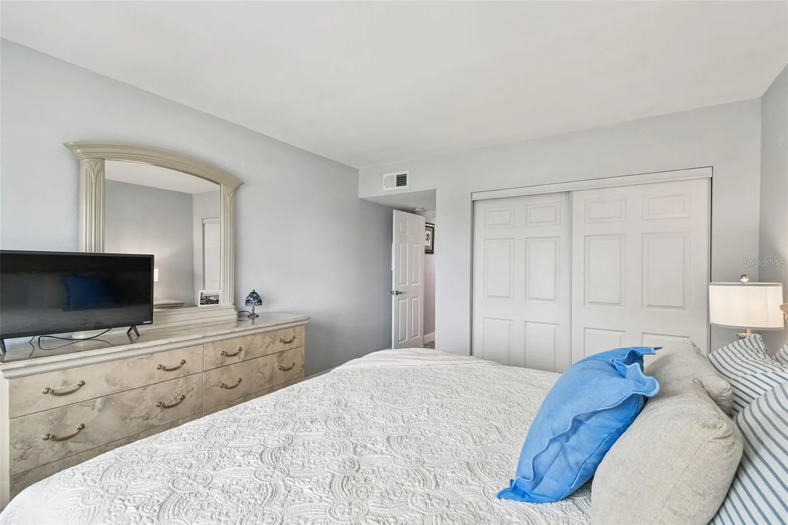 8 GLENCOE PL #307, #307