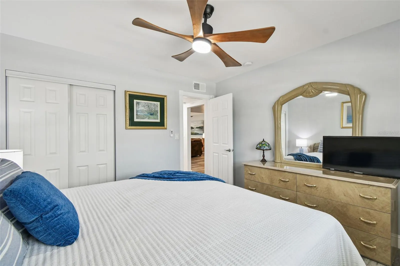 8 GLENCOE PL #307, #307