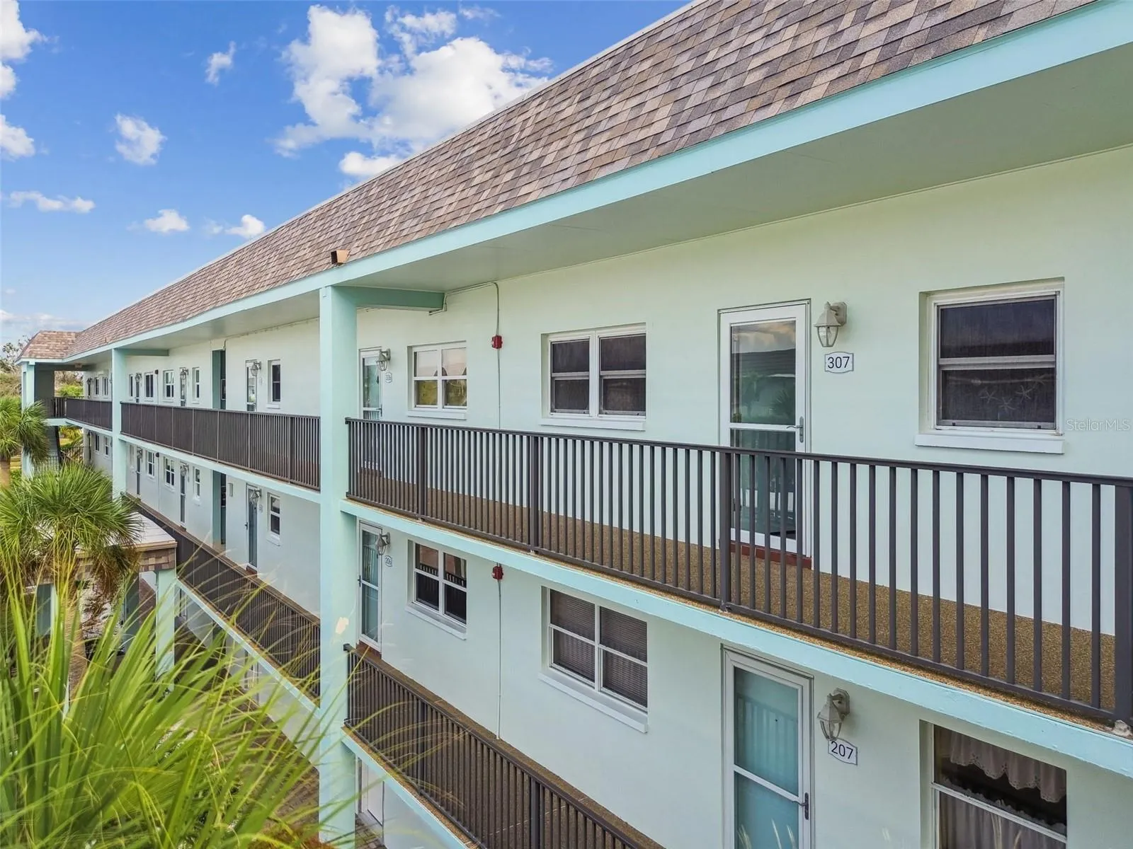 8 GLENCOE PL #307, #307