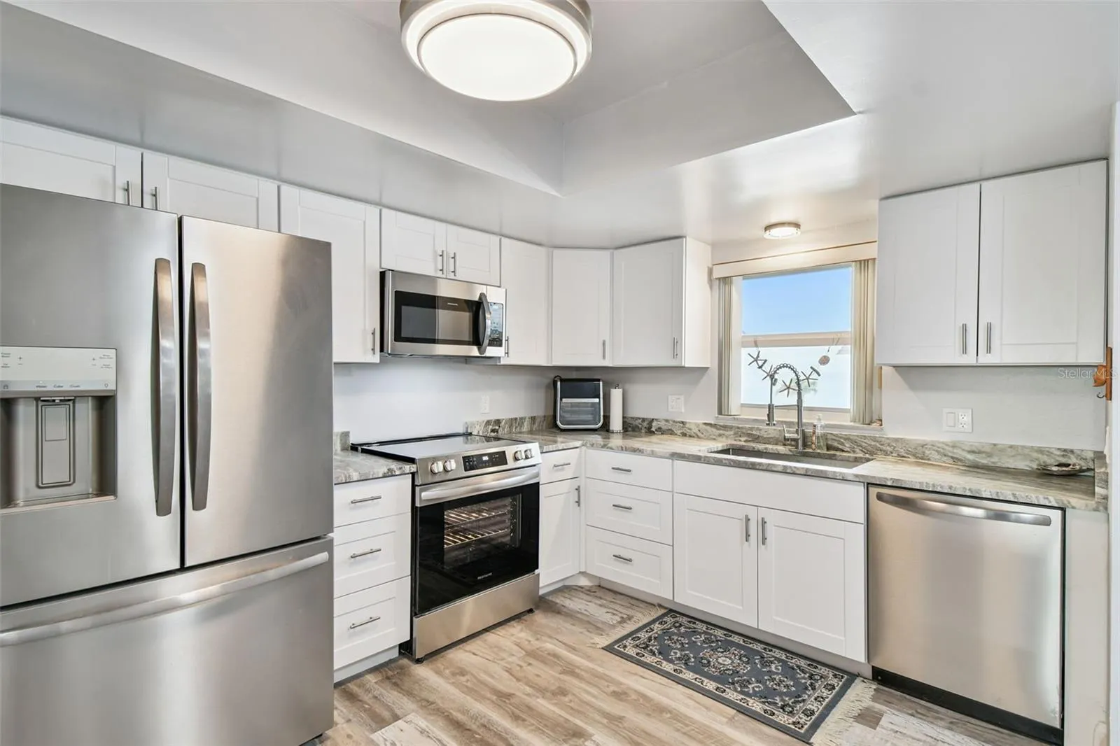 8 GLENCOE PL #307, #307