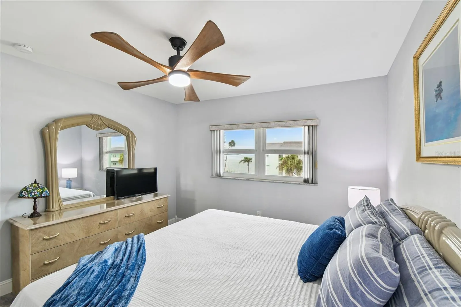 8 GLENCOE PL #307, #307