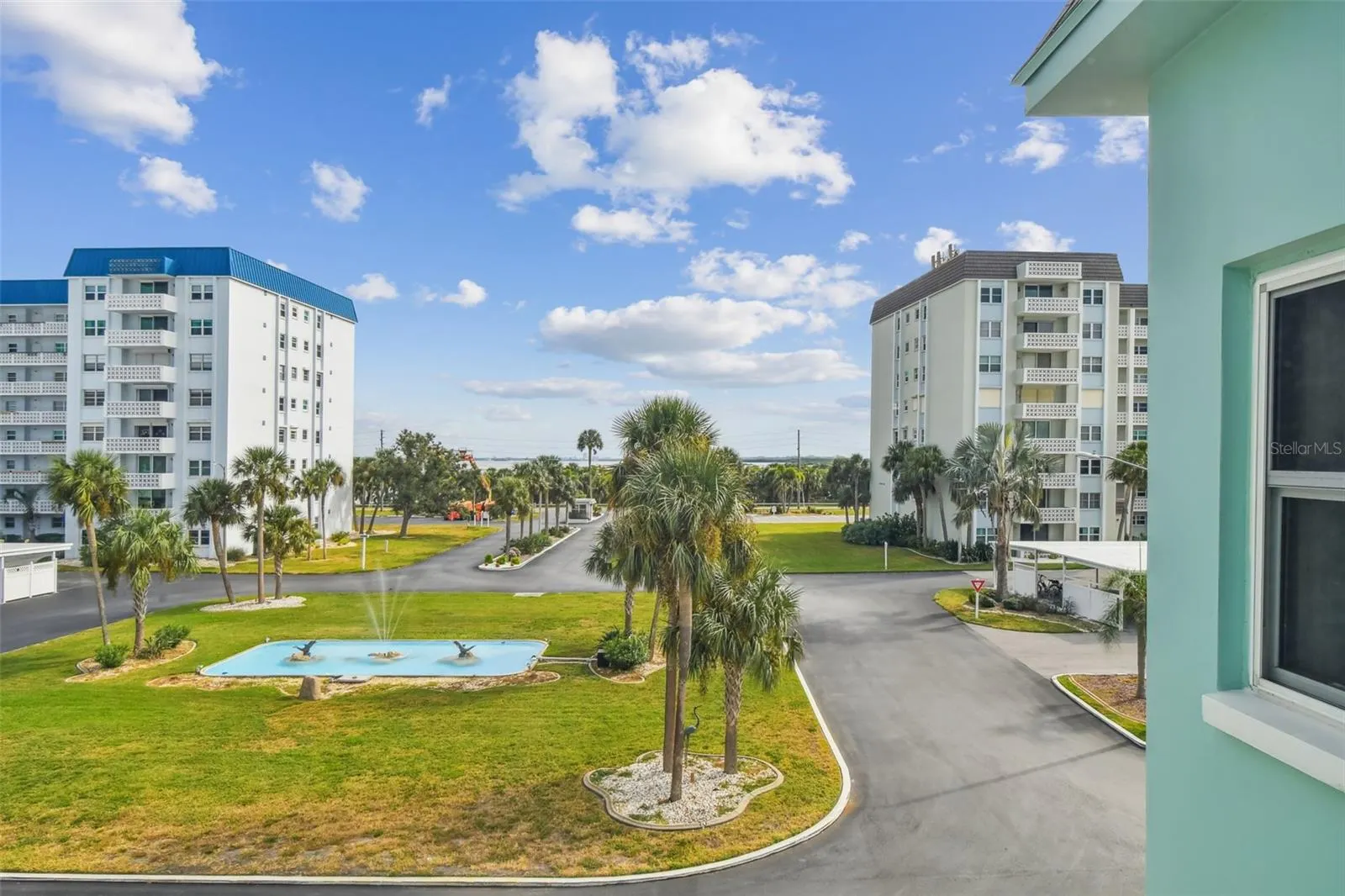 8 GLENCOE PL #307, #307