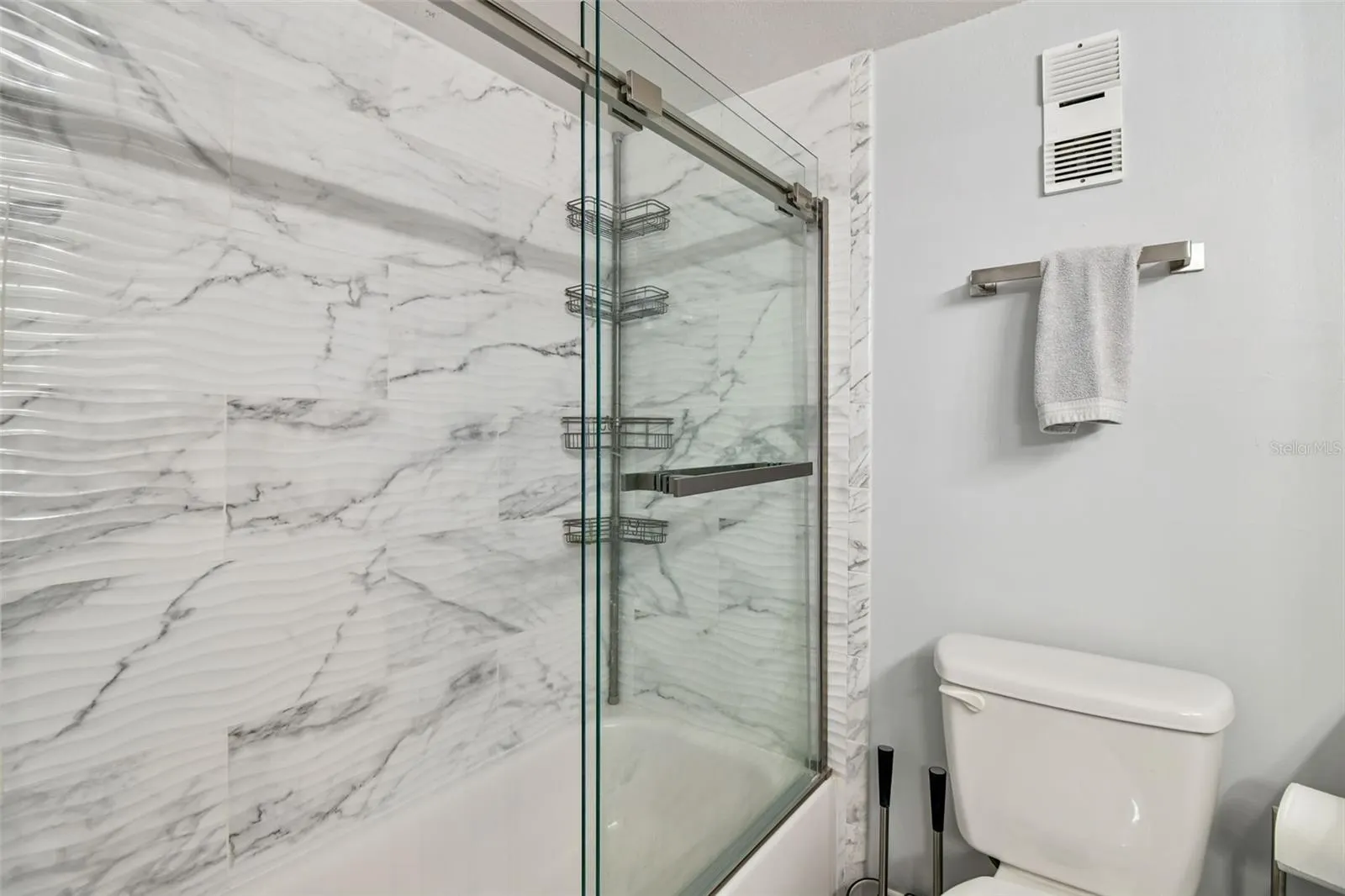 8 GLENCOE PL #307, #307