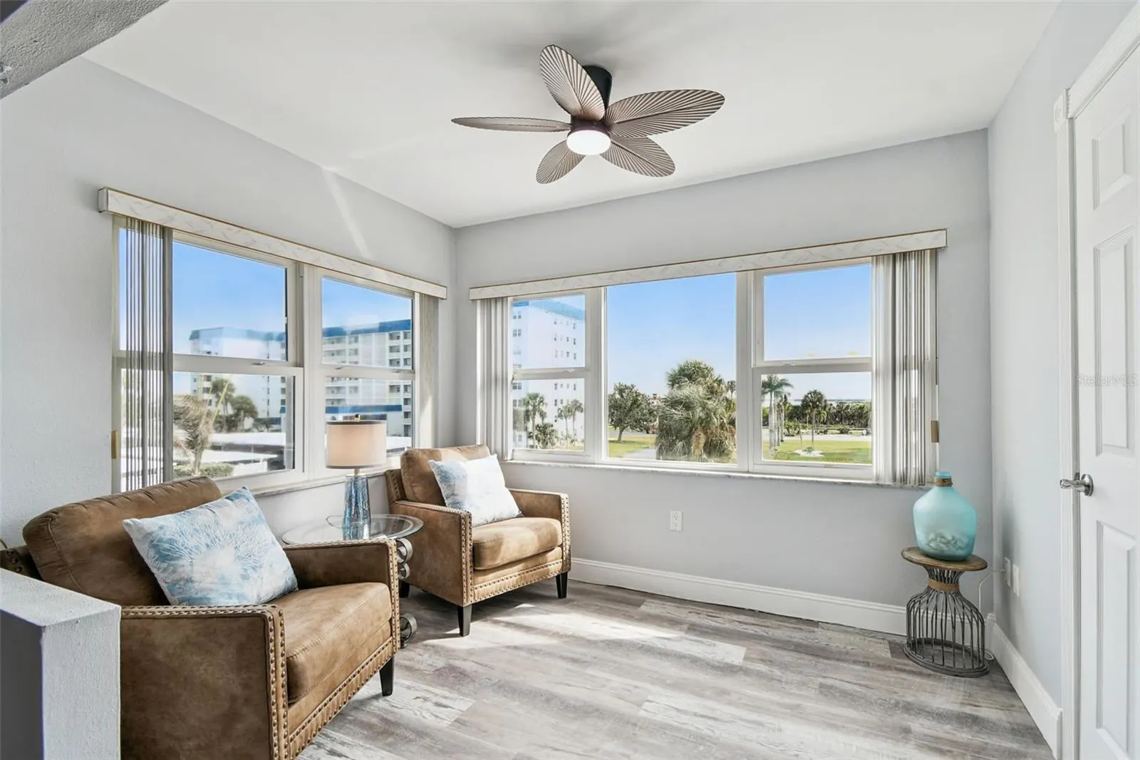 8 GLENCOE PL #307, #307
