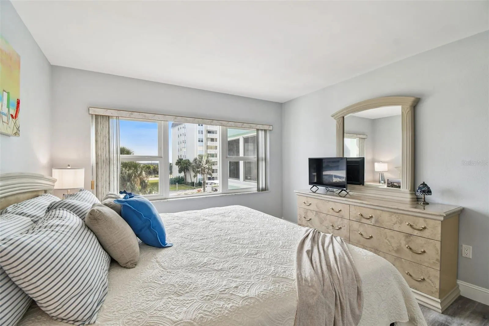 8 GLENCOE PL #307, #307
