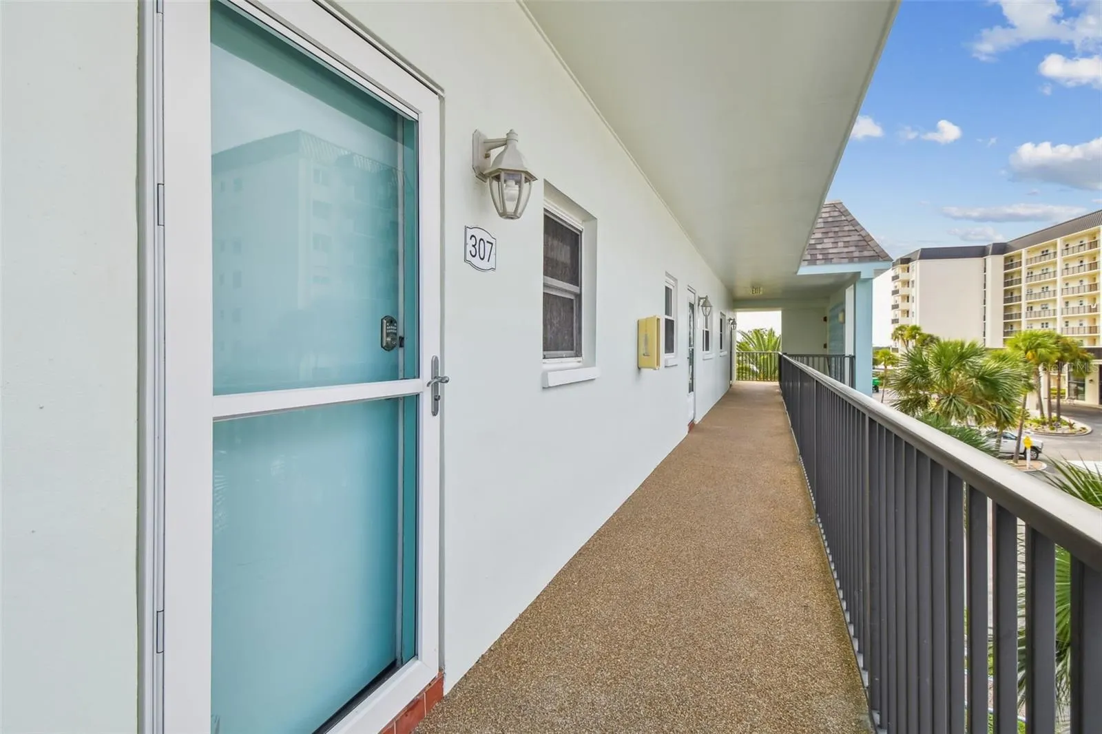 8 GLENCOE PL #307, #307