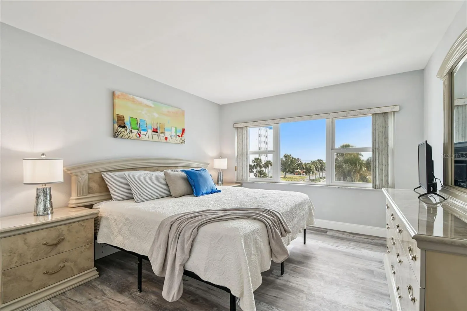 8 GLENCOE PL #307, #307