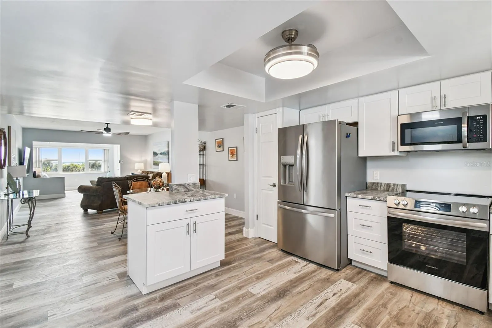 8 GLENCOE PL #307, #307