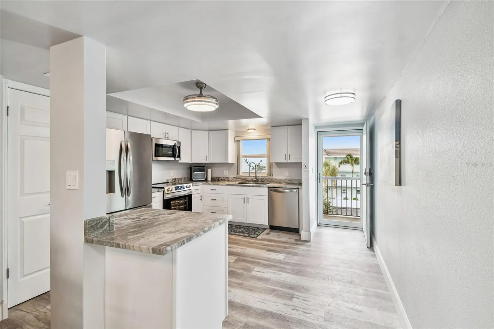 8 GLENCOE PL #307, #307