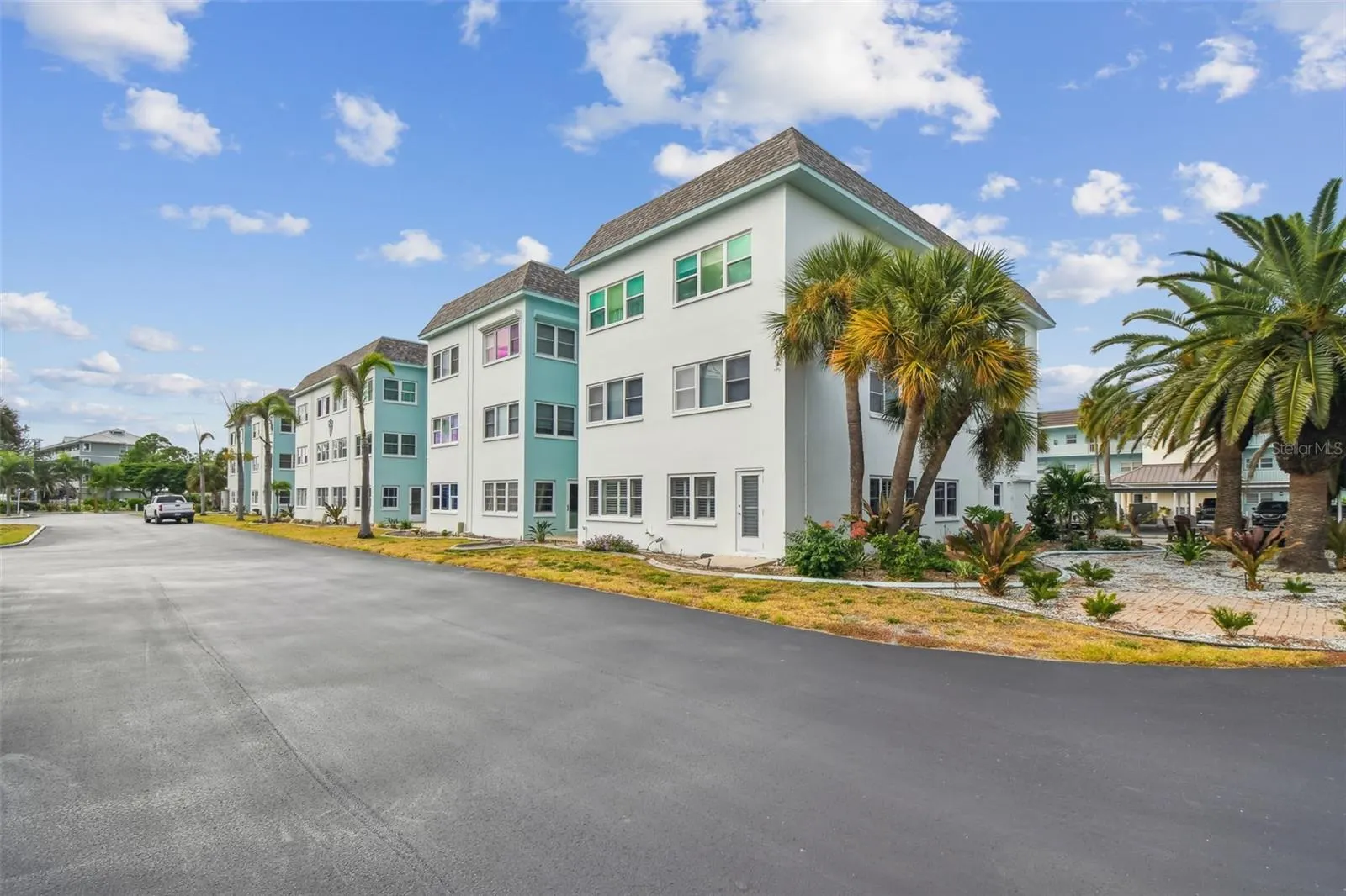 8 GLENCOE PL #307, #307