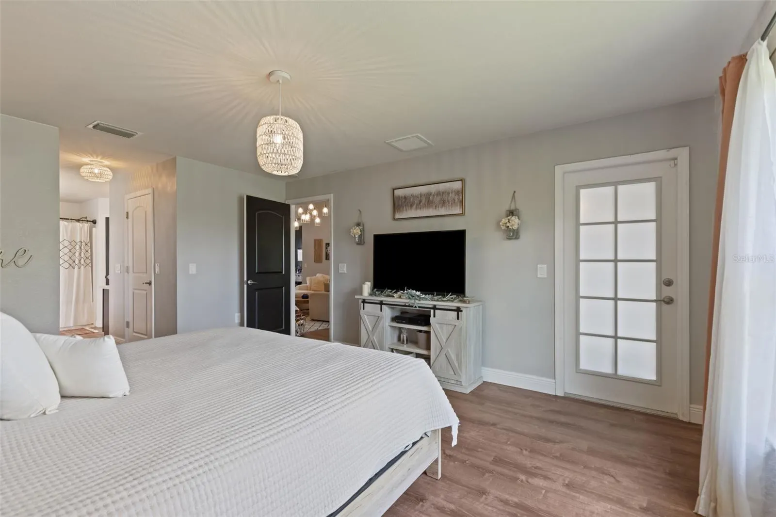 2207 NE 34TH TER
