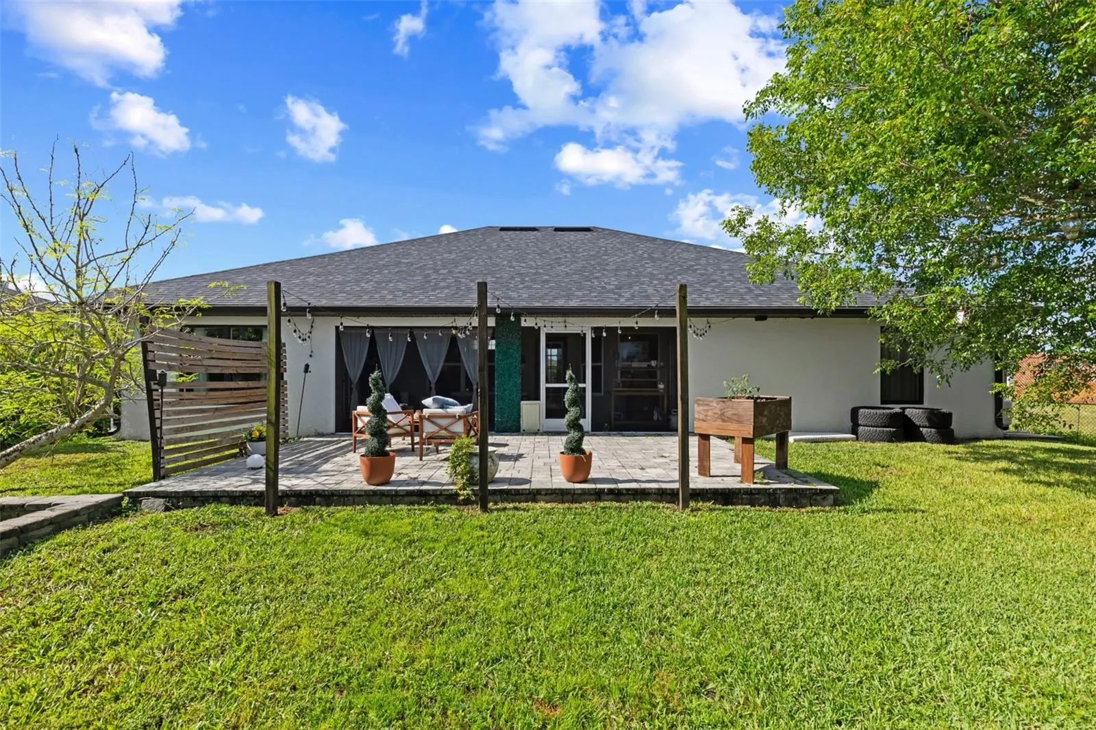 2207 NE 34TH TER