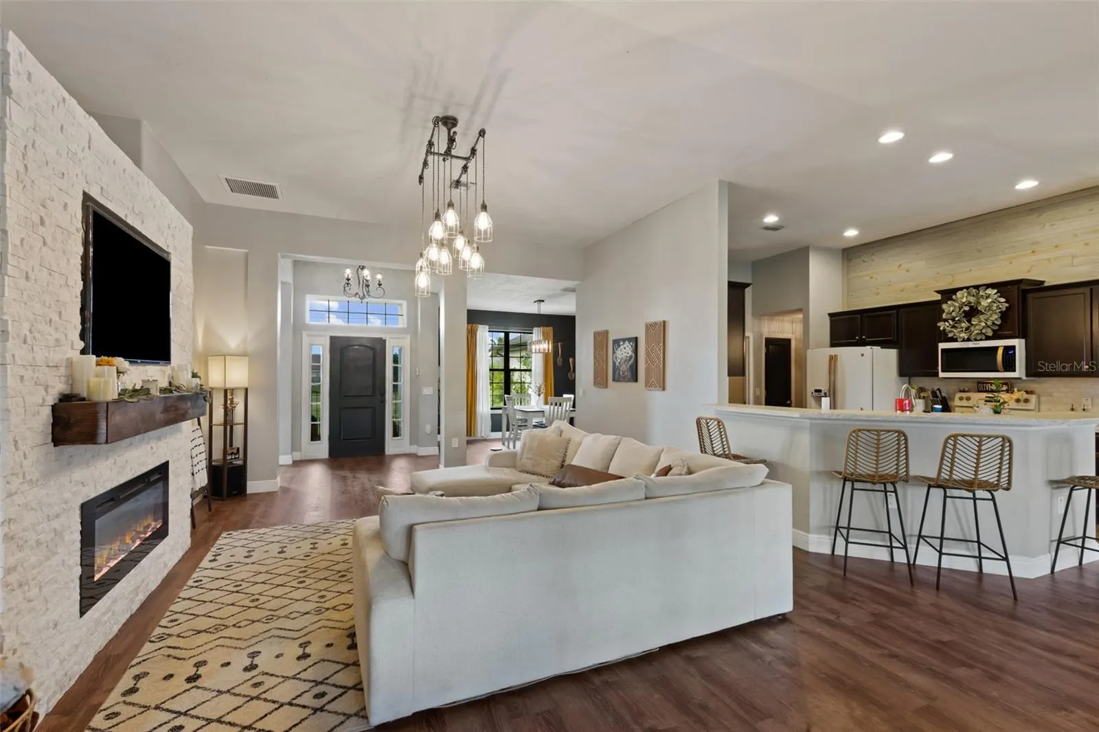2207 NE 34TH TER