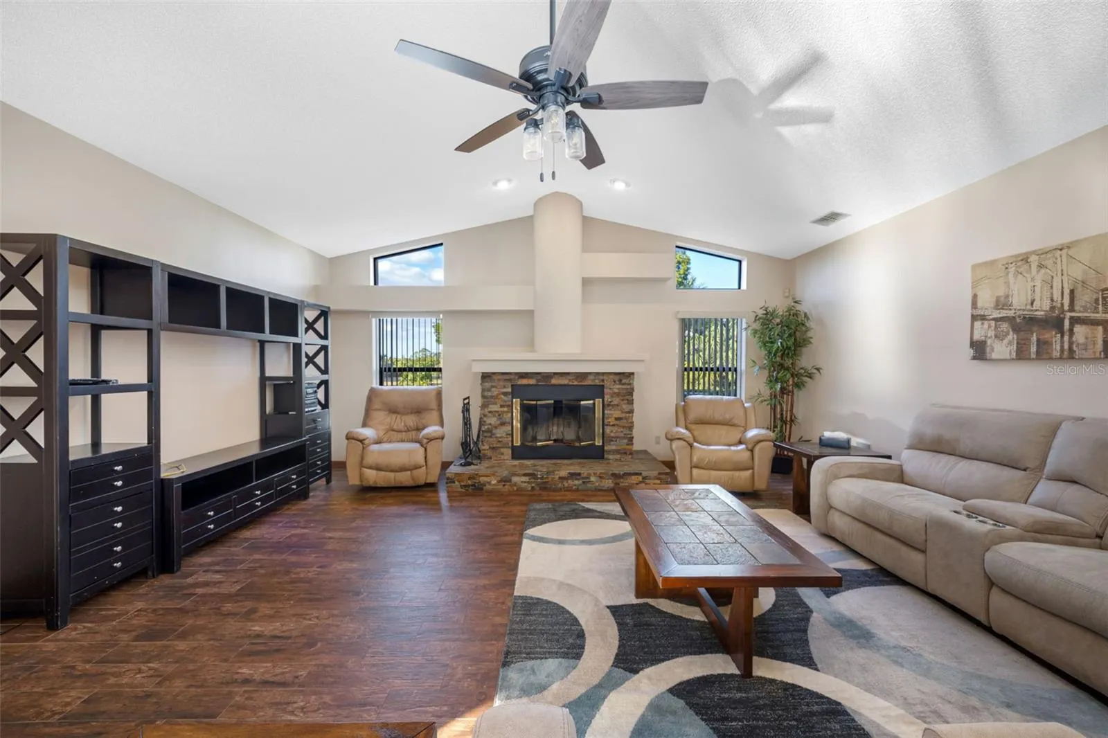 1304 N JASMINE AVE