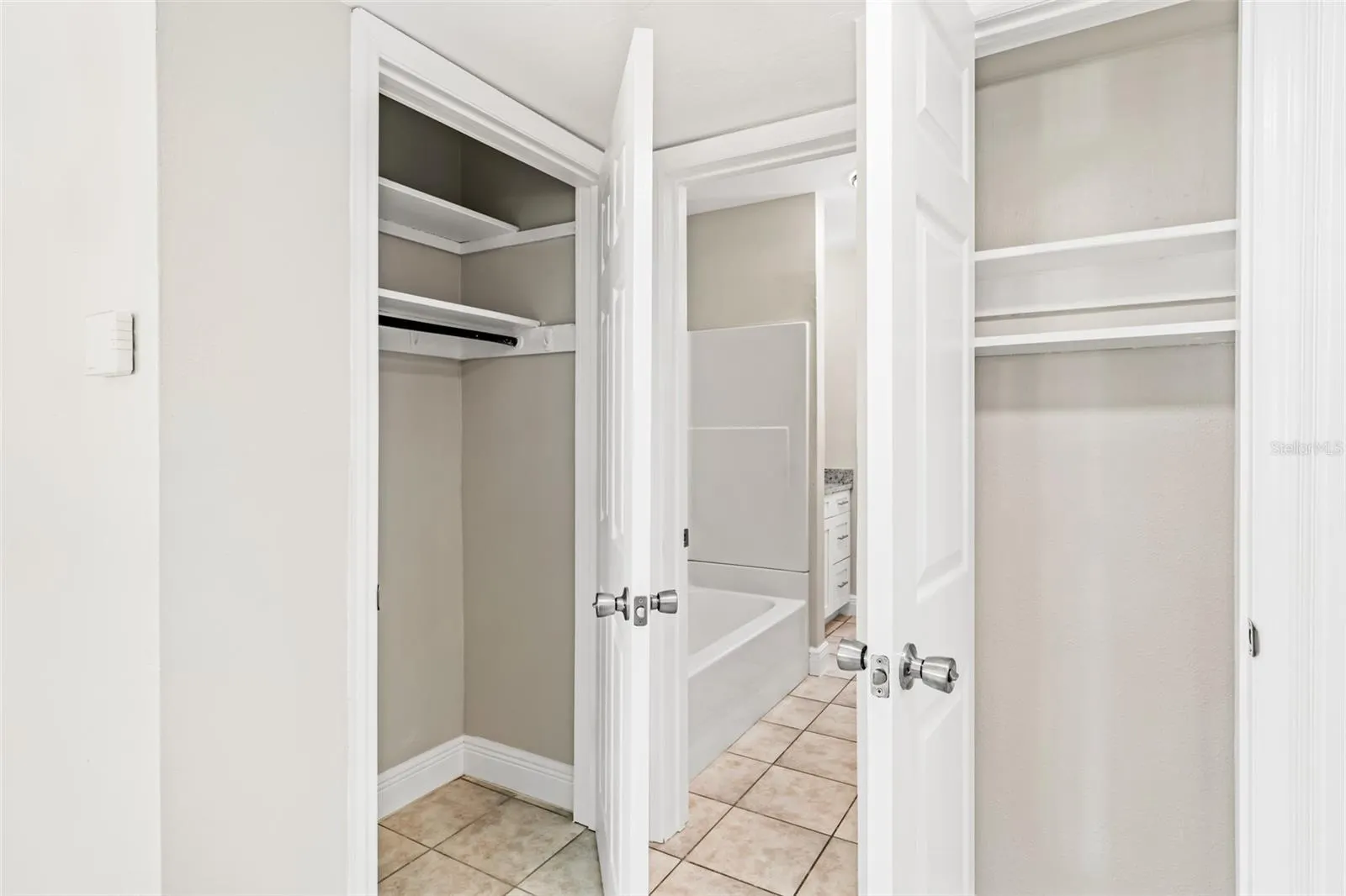 211 20TH AVE #B, #B