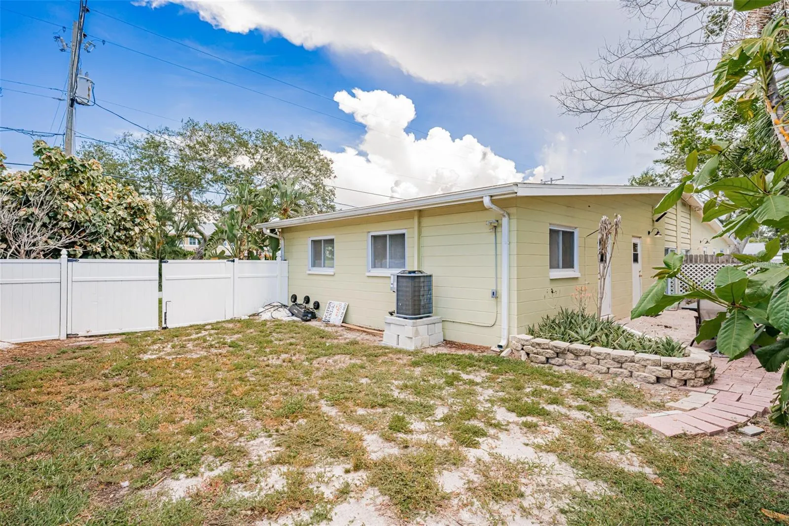 211 20TH AVE #B, #B