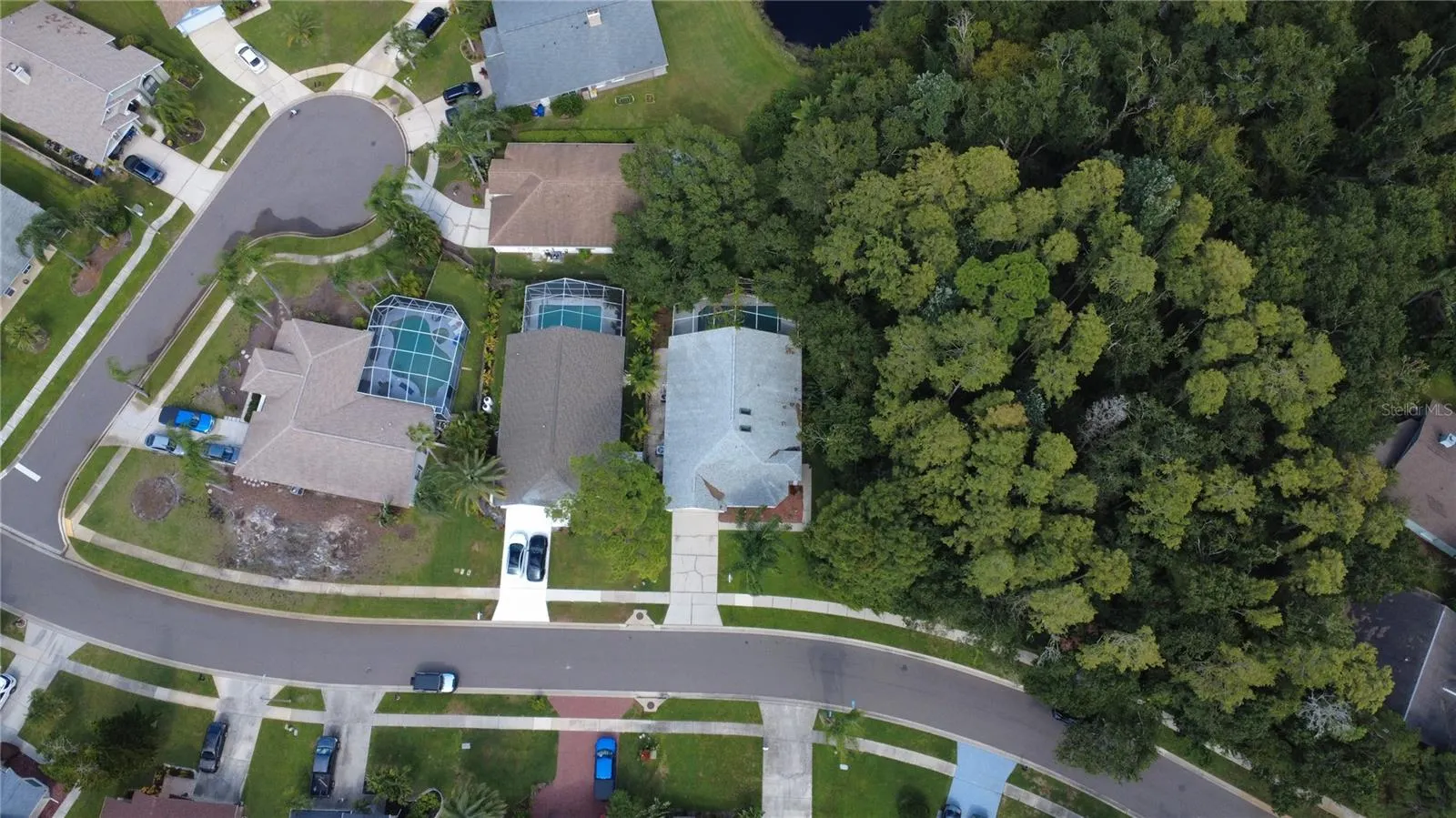 813 CRESTRIDGE DR