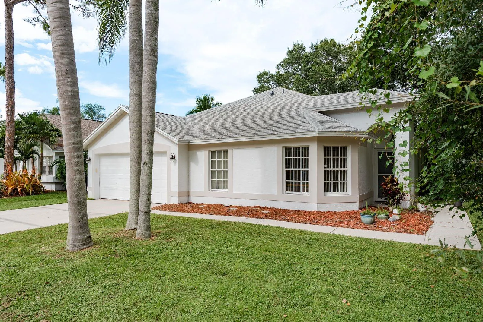 813 CRESTRIDGE DR