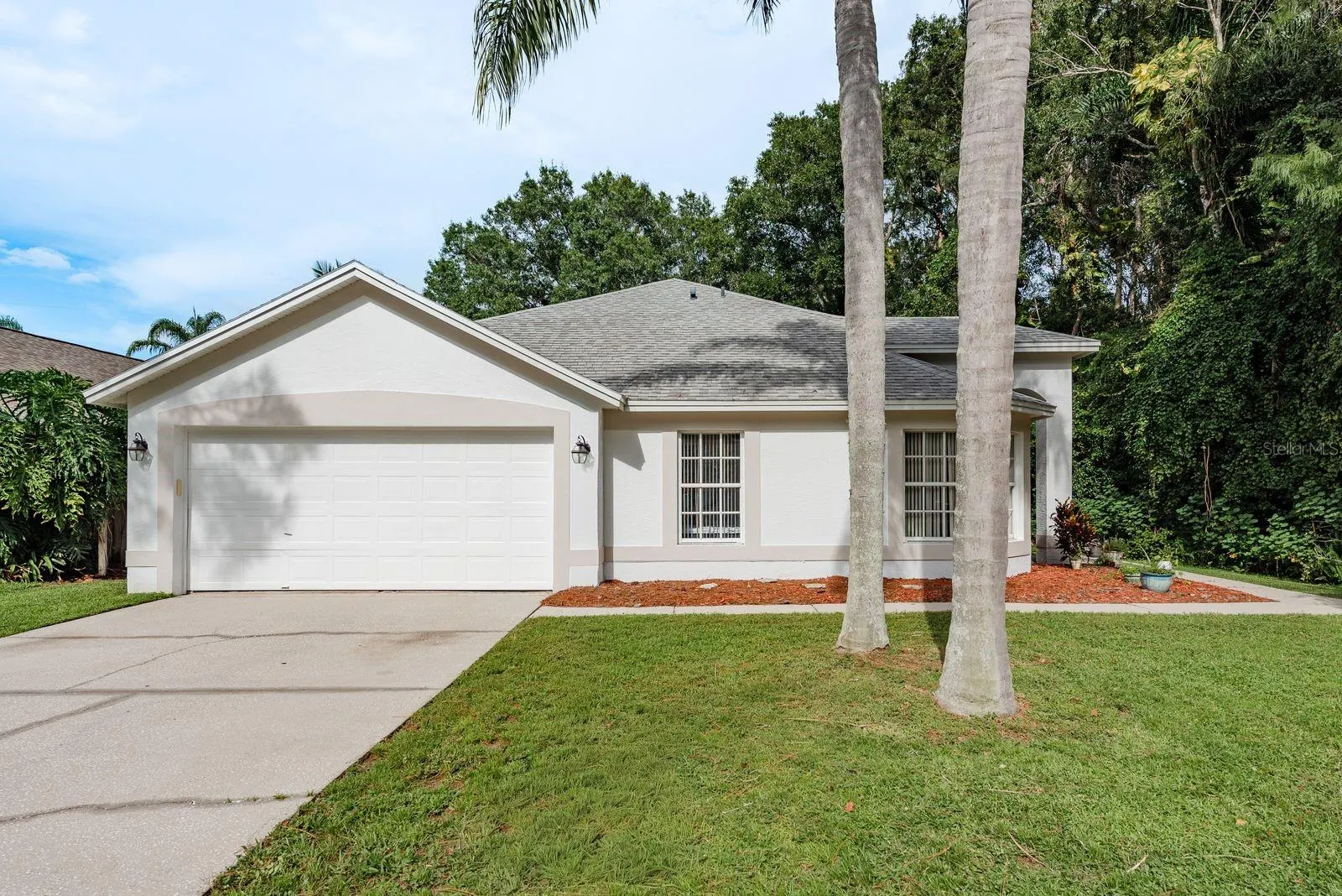813 CRESTRIDGE DR