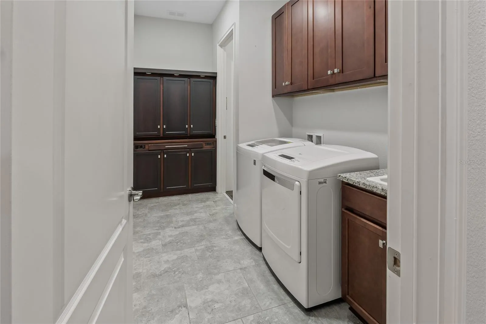 2460 PROMENADE DR