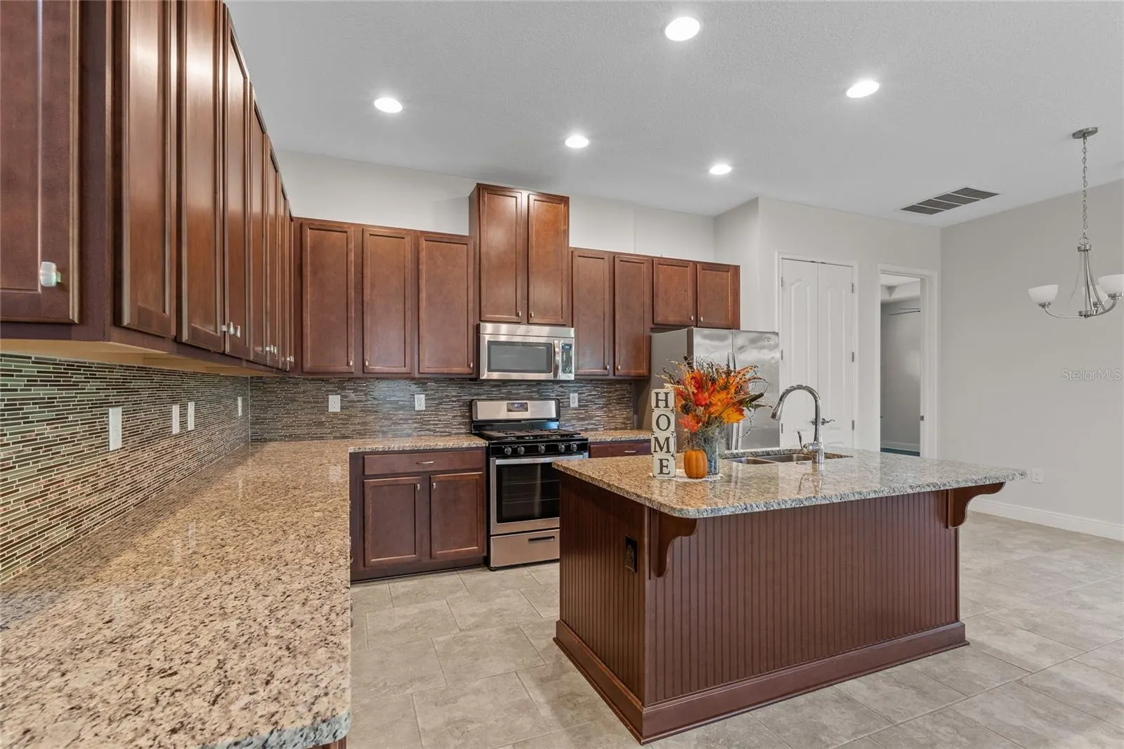 2460 PROMENADE DR