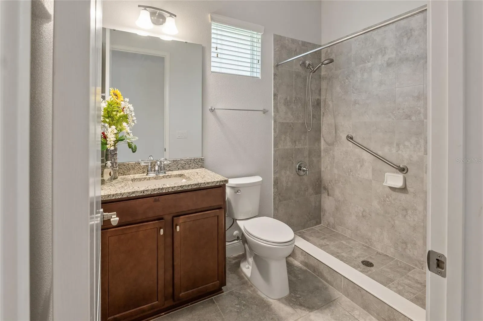 2460 PROMENADE DR