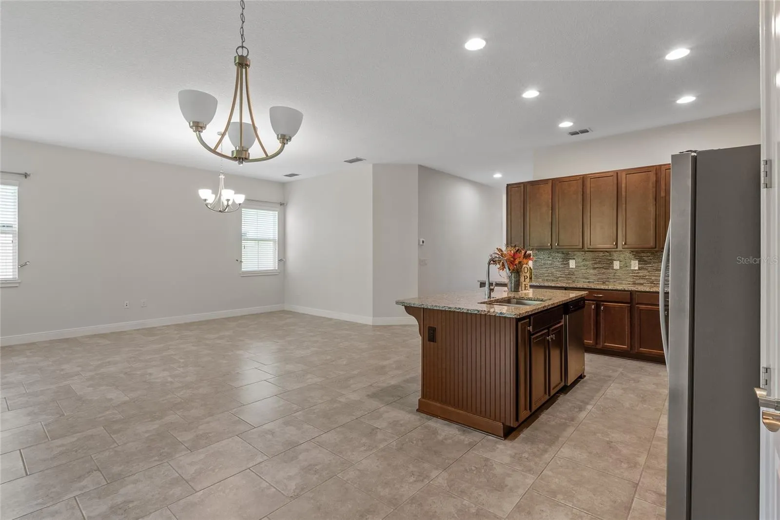 2460 PROMENADE DR