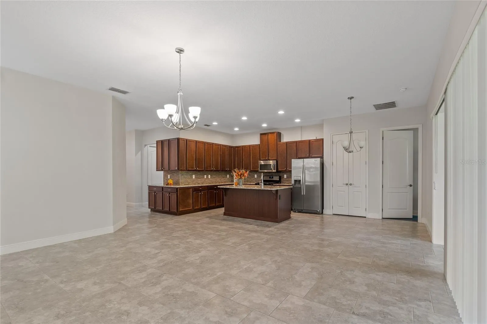 2460 PROMENADE DR