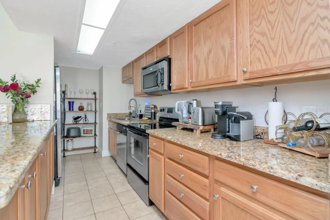 470 3RD ST S #208, #208