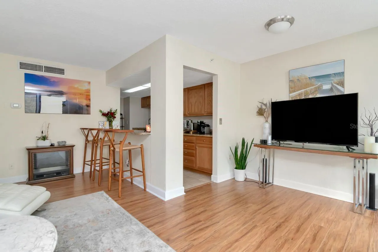 470 3RD ST S #208, #208