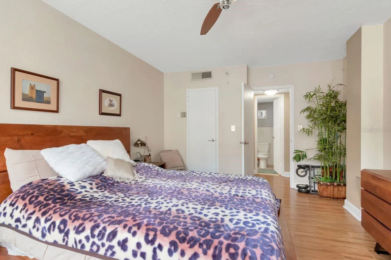 470 3RD ST S #208, #208