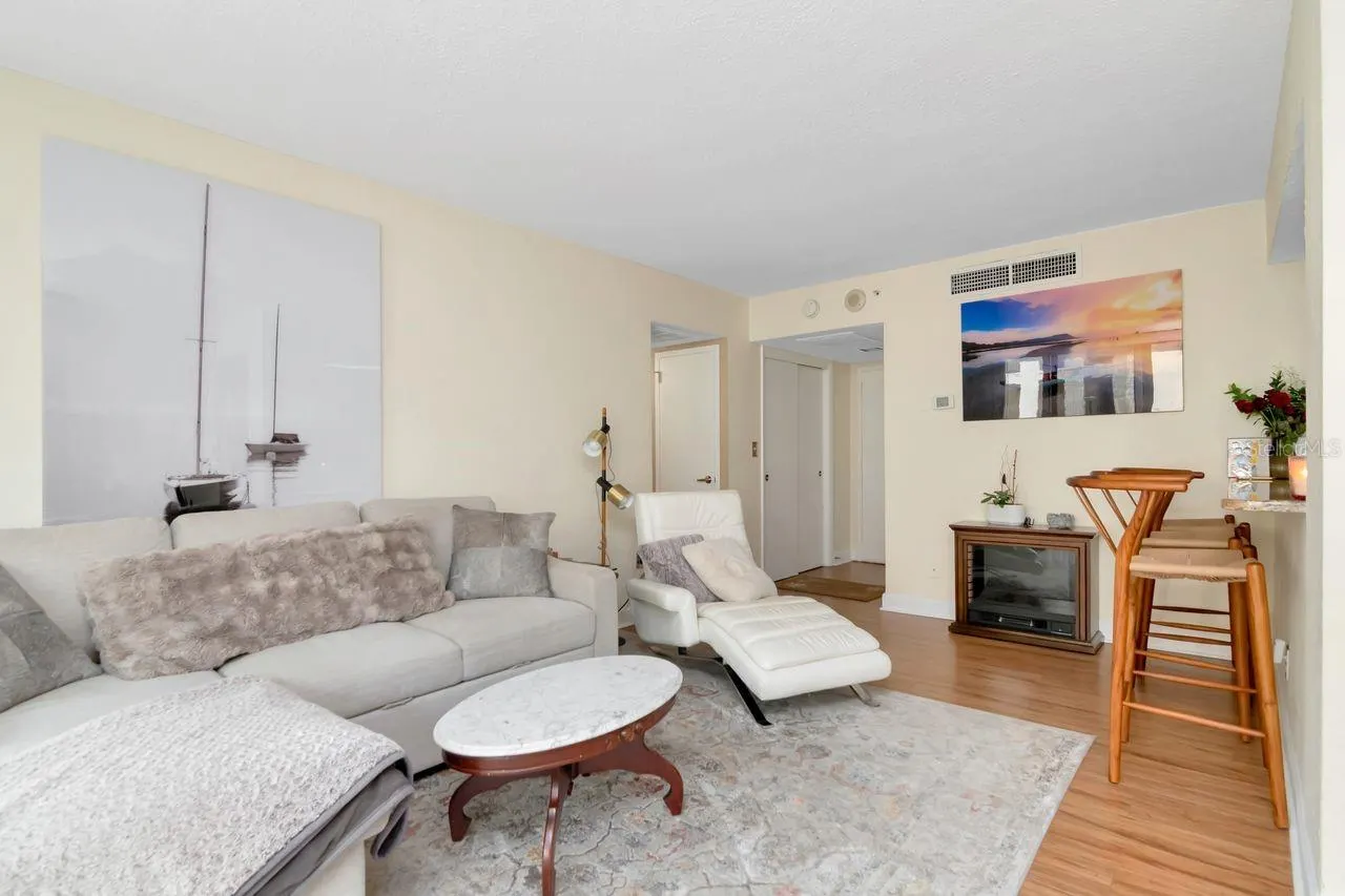 470 3RD ST S #208, #208