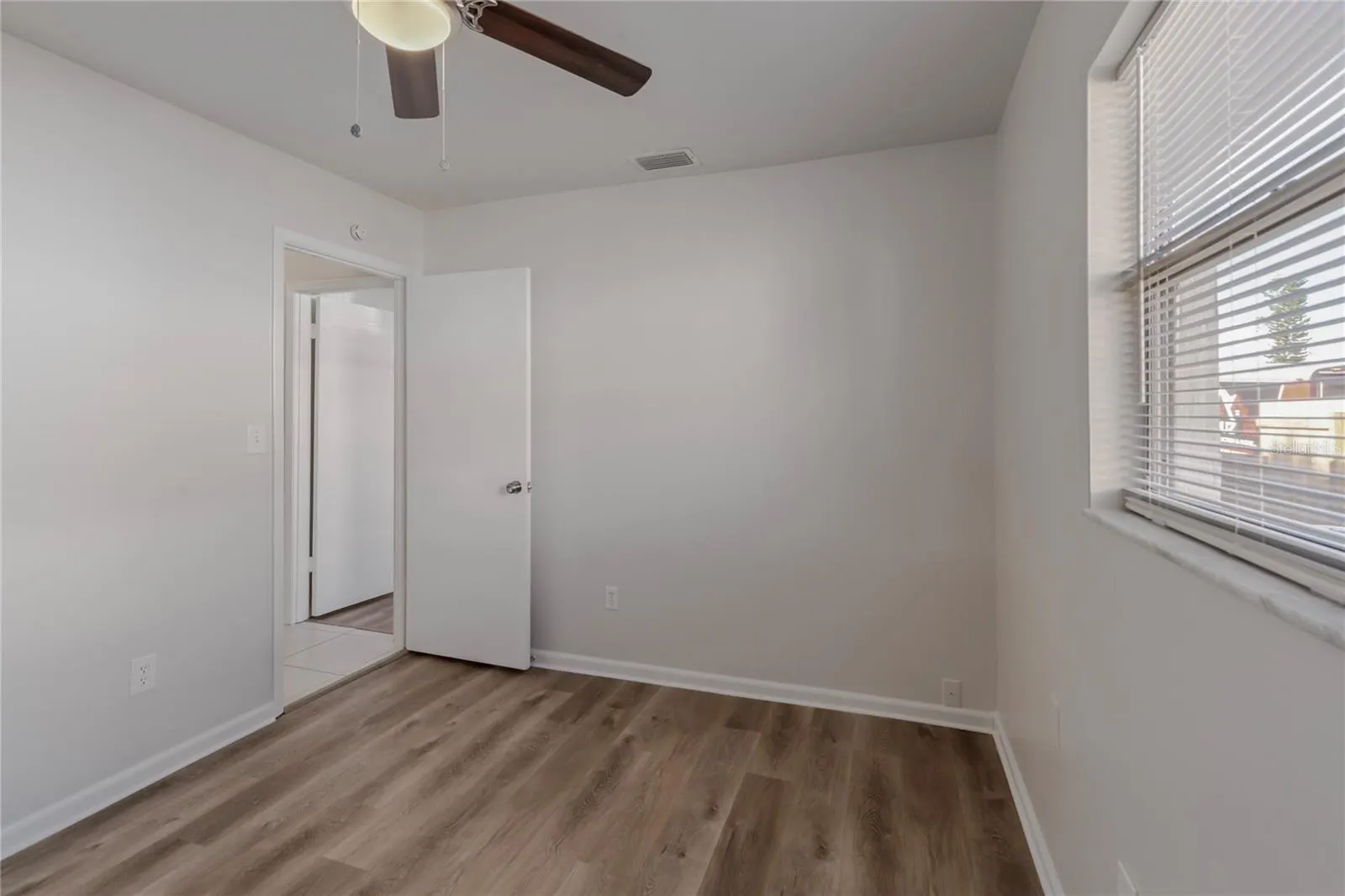 2813 20TH AVE W