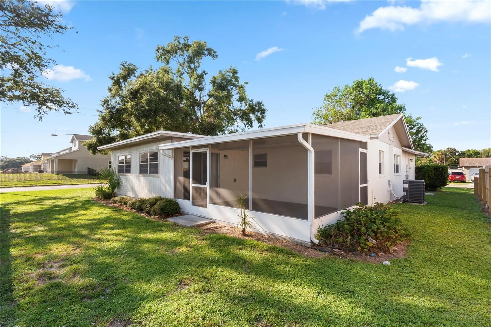 2813 20TH AVE W
