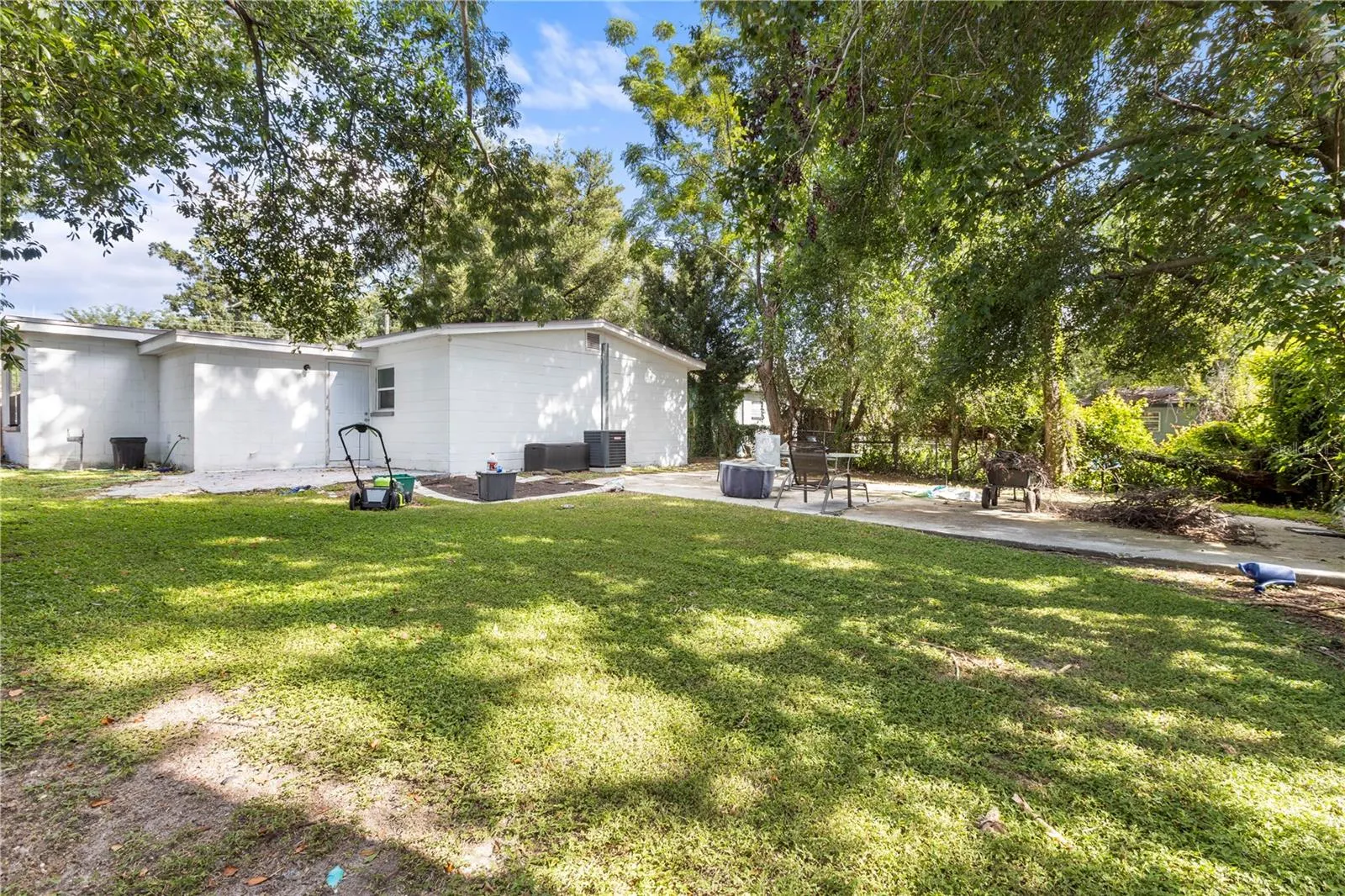10208 LOLA ST